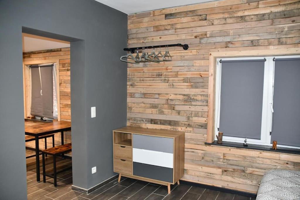 Logement In Wood Brugelette Exterior photo